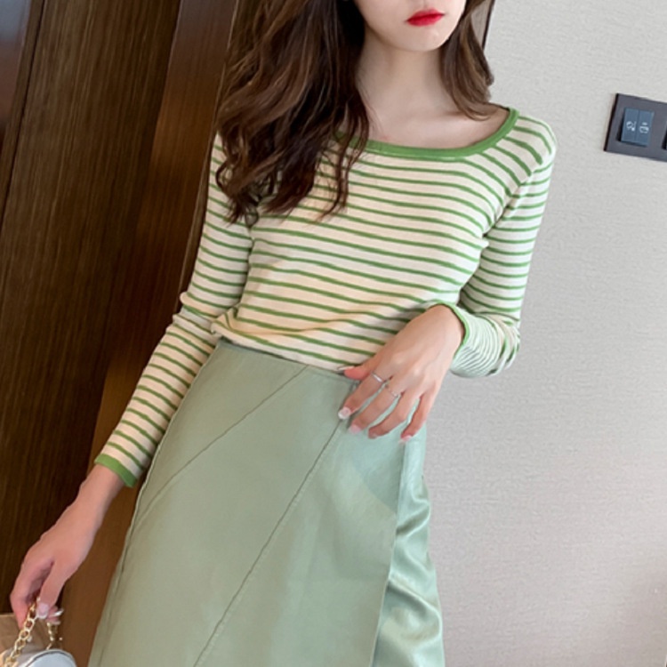 Áo len kẻ cổ vuông basic