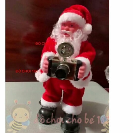 Một ông già Noel dễ thương chụp ảnh kèm nhạc việt giáng sinh