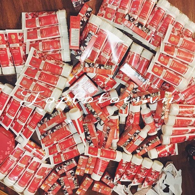 Kem dưỡng thể ngày, đêm Wild Berries dưỡng da trắng hồng, mềm mướt, căng mịn | BigBuy360 - bigbuy360.vn