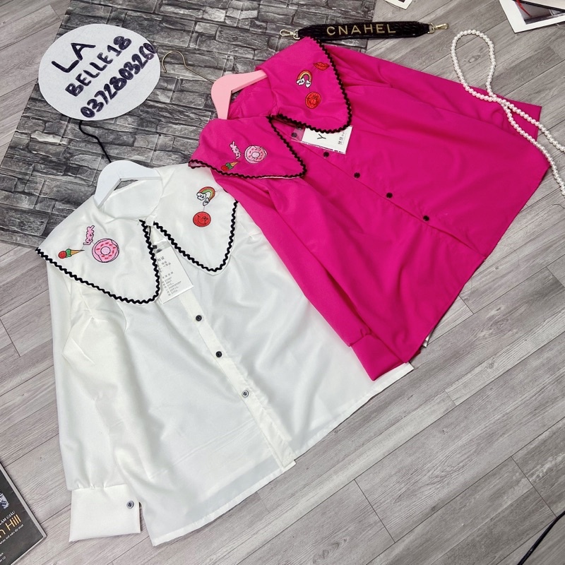 Áo sơ mi cổ viền bèo thêu hình Áo sơ mi trắng hồng dáng babydoll chất thô lụa