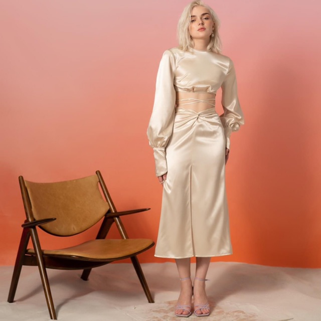 Nary Skirt - chân váy lụa satin xẻ tà