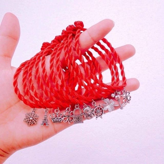 Dây chỉ đỏ may mắn