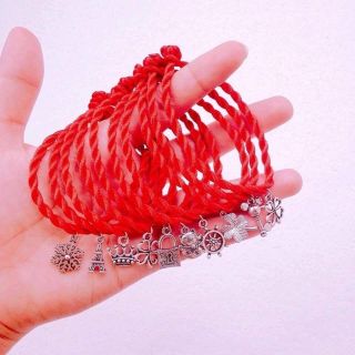 Dây chỉ đỏ may mắn