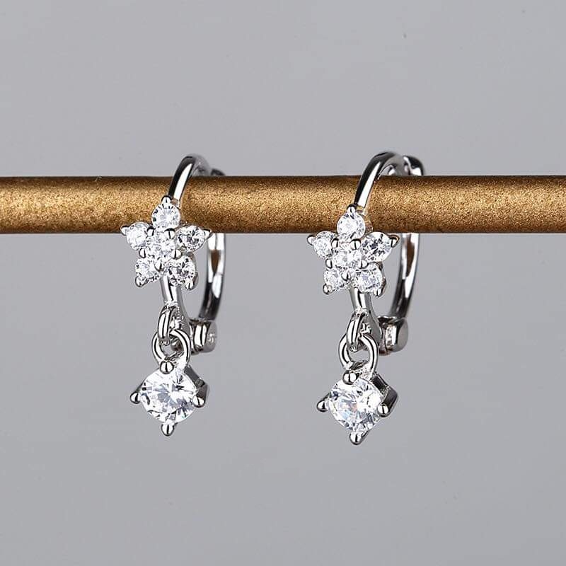 Khuyên tai bạc Khuyên tròn sát tai mặt hoa thả đá xinh Van Jewelry V10066