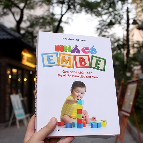 Combo 2 Sách: Bách Khoa Thai Nghén - Sinh Nở Và Chăm Sóc Bé + Nhà Có Em Bé