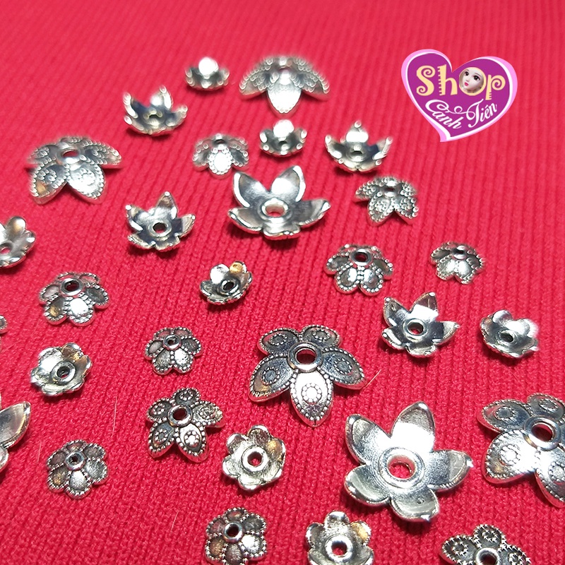 Gói 30 Mũ Hoa Kim loại Sáng Đẹp Mạ Bạc Hình Hoa Mai 5 Cánh - Hạt chặn trang trí Thủ công