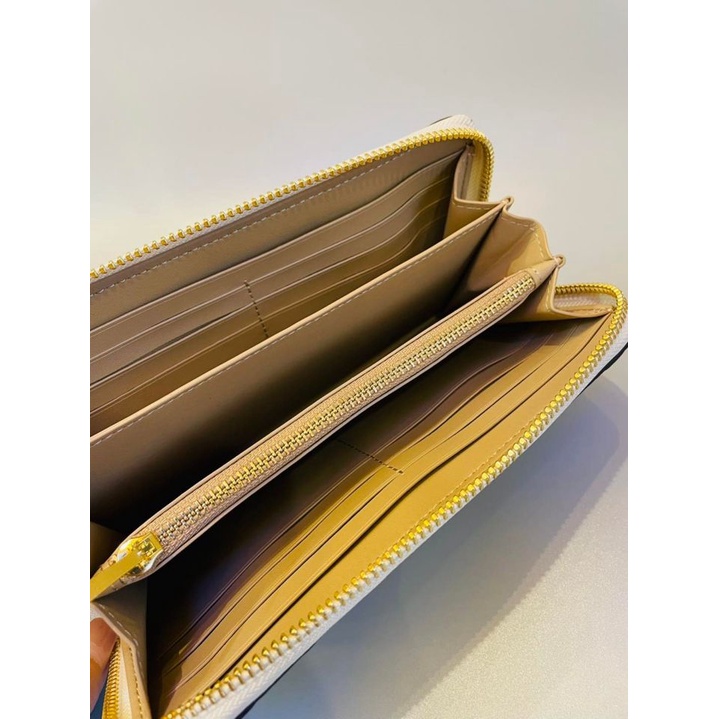 Vi Coach wallet
