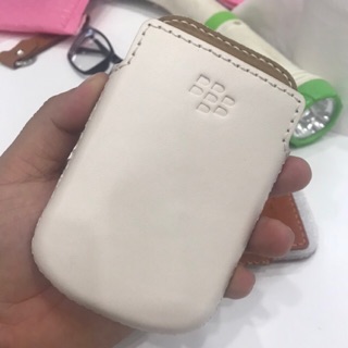 Bao da Blackberry 9900/9930 màu trắng da bò