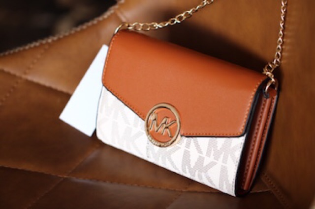 Túi MICHAEL KORS trắng JET SET