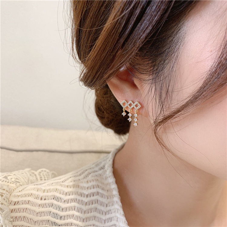 Bông Tai Ba Hàng Hình Vuông Đính Kim Cương Lấp Lánh Thời Trang Hàn Quốc Cá Tính Dành Cho Bạn Nữ