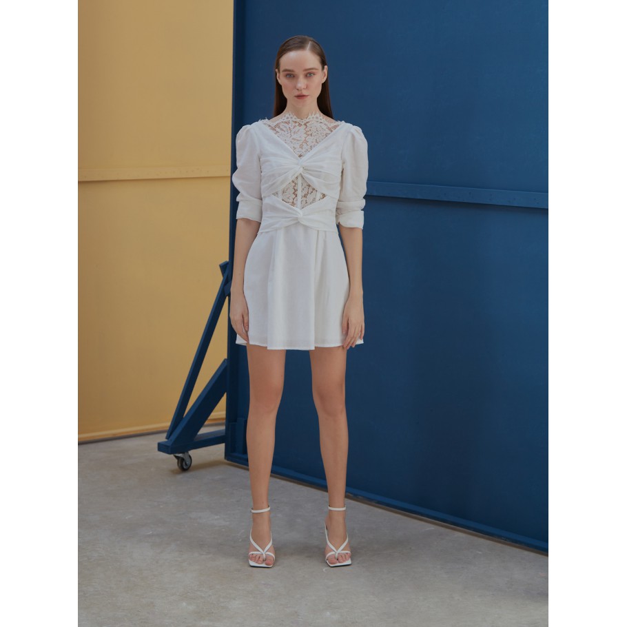 [Mã WABRWA15 giảm 15% đơn 300K] COCO SIN - Đầm Ren Trắng Twist Ngực | BigBuy360 - bigbuy360.vn