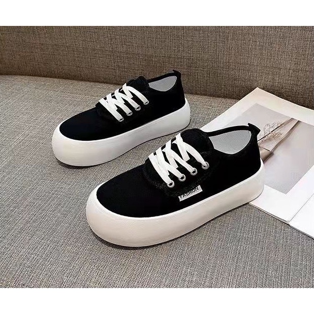 Giày thể thao nữ độn đế bánh mỳ trơn hot năm 2022