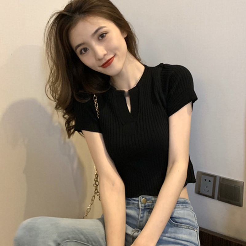 Áo croptop dệt kim tay ngắn thiết kế cổ chữ V nữ tính
