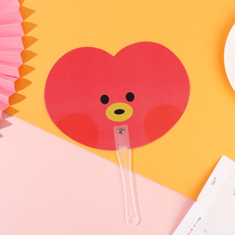 Quạt Cầm Tay Bằng Nhựa Pvc Hình Nhóm Nhạc Kpop BTS TATA Minini