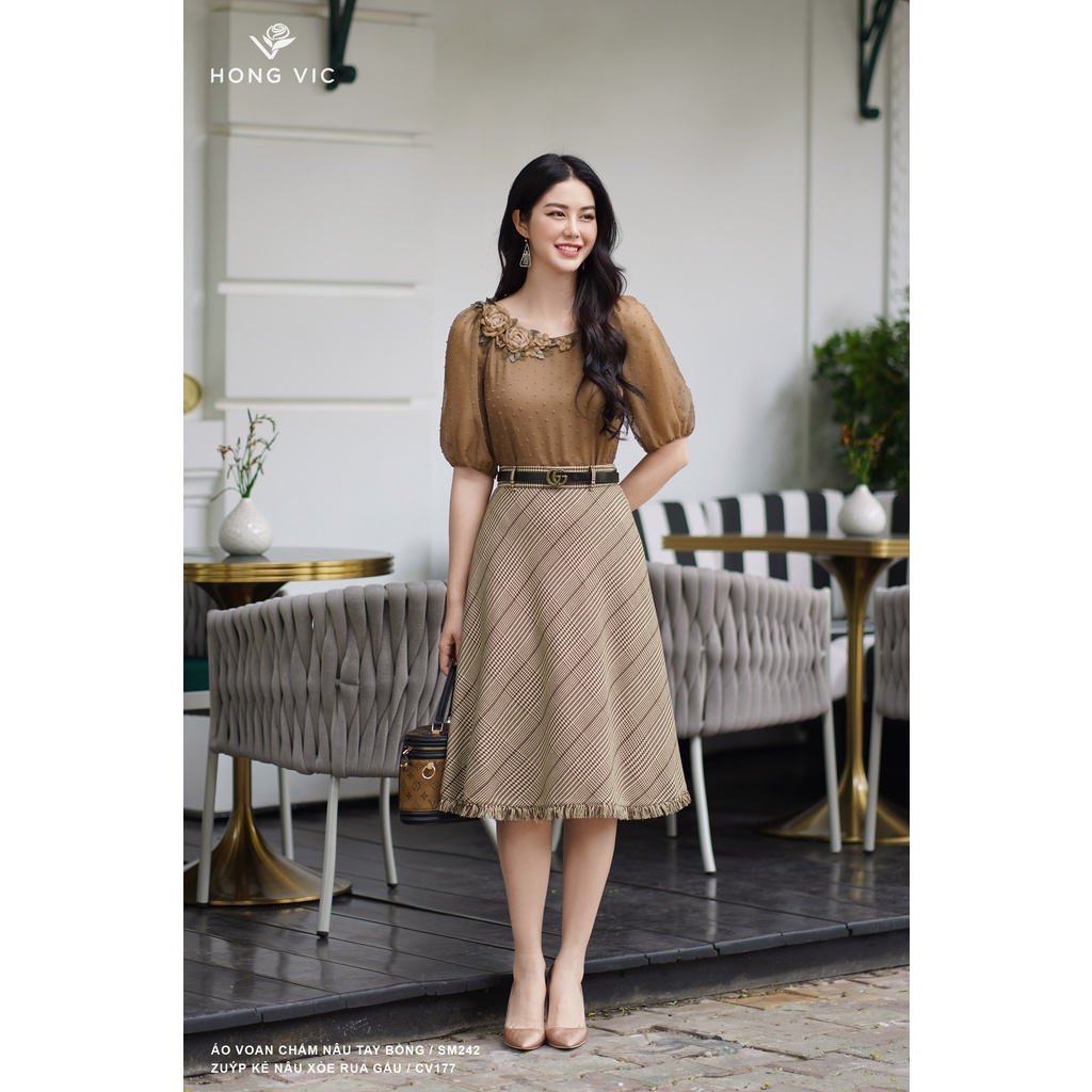 Chân váy nữ thiết kế Hong Vic kẻ nâu xòe rua gấu CV177