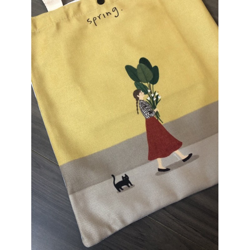 Túi Tote vải Canvas Cô gái đi dạo cùng chú chó trên nền vàng ánh nắng rực rỡ siêu xinh