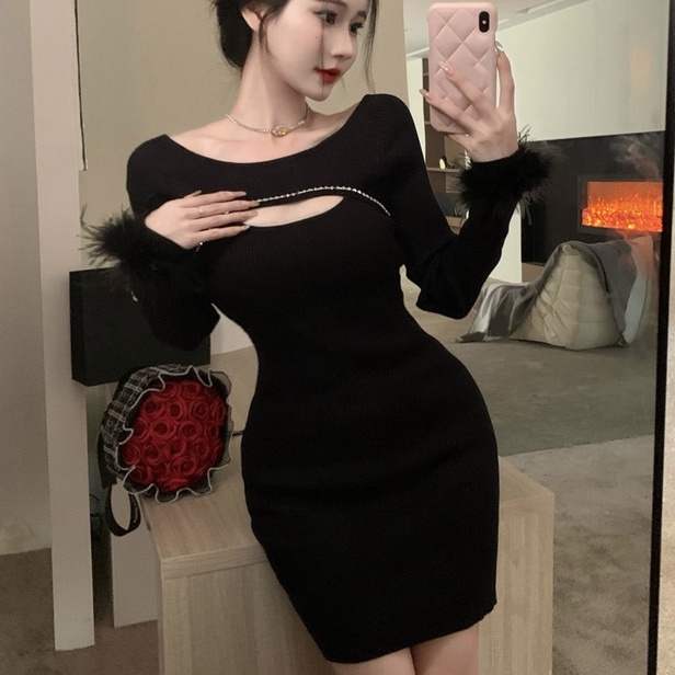 Áo len khoét ngực nữ có tay đính lông ôm body