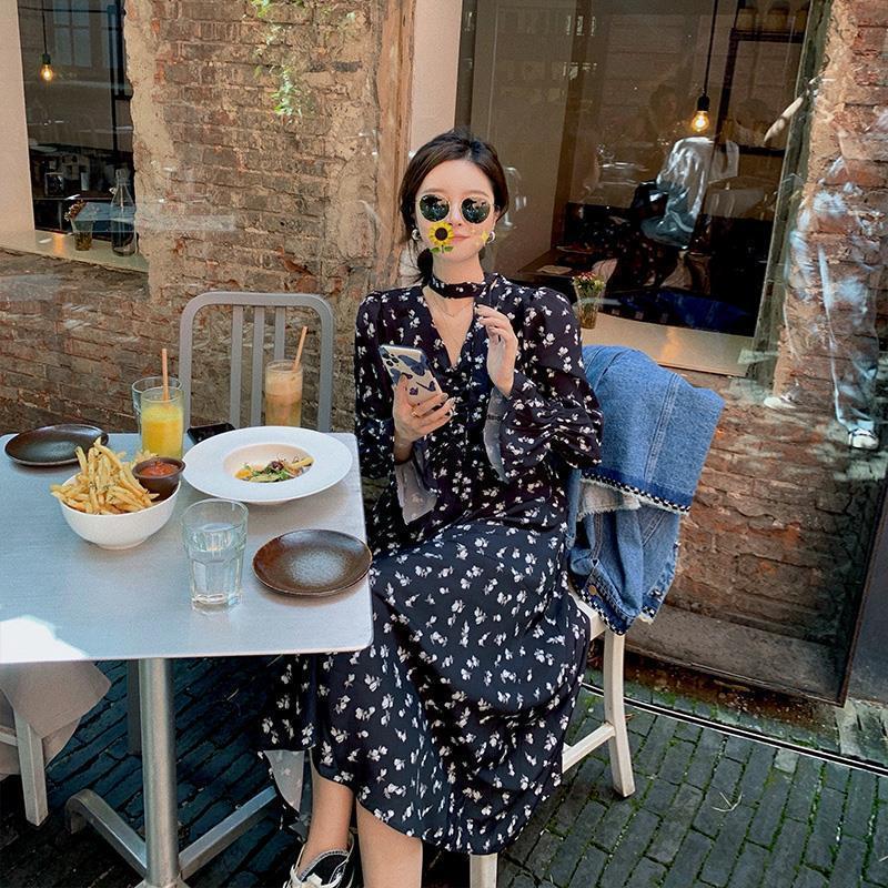 Đầm Hoa Tay Dài Ống Loe Cổ Chữ V Thời Trang Mùa Thu 2021 | BigBuy360 - bigbuy360.vn