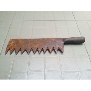 Dao chặt đá làm bằng nhíp xe tải