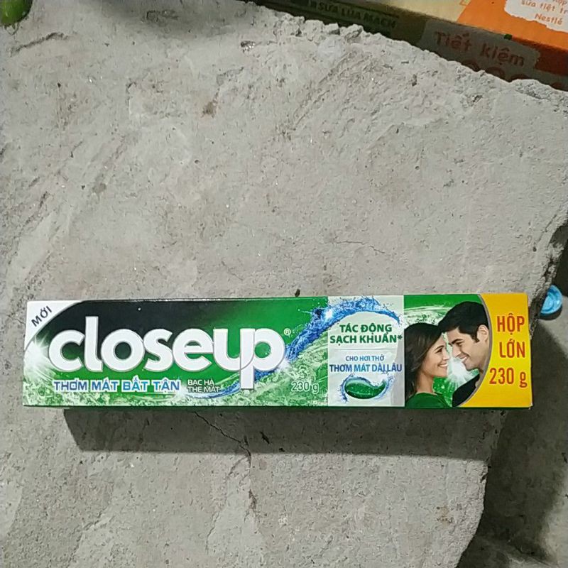 Kem Đánh Răng Close Up Bạc Hà 230g