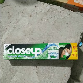 Kem đánh răng close up bạc hà 230g