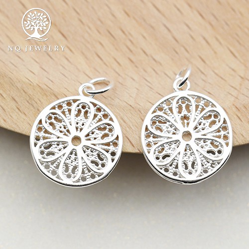 Charm bạc mặt tròn treo hình hoa - NQ Jewelry