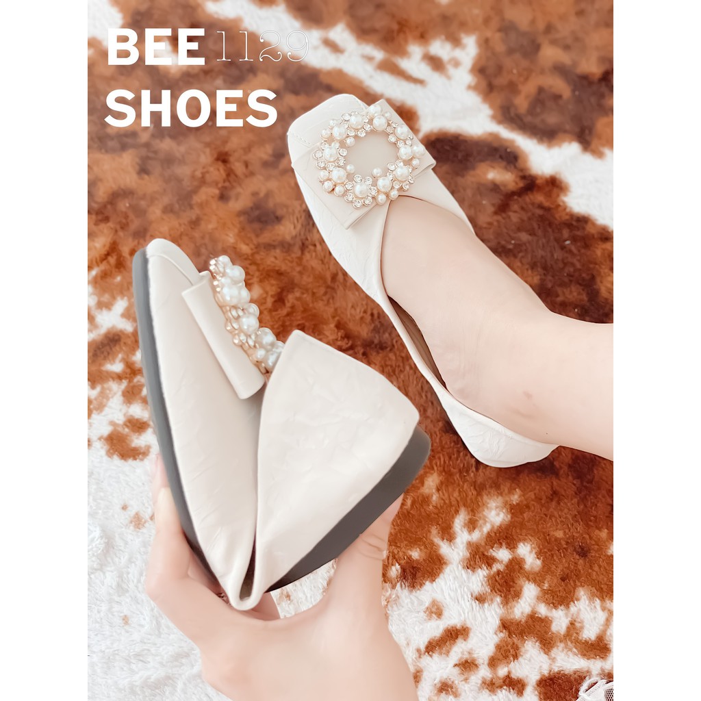 BEESHOES - GIÀY BÚP BÊ NỮ MŨI VUÔNG HỌA TIẾT ĐÁ TRÒN NGỌC - GIÀY BÚP BÊ NỮ ĐẾ BỆT SẴN MÀU ĐEN - KEM - HỒNG ĐẤT 201129