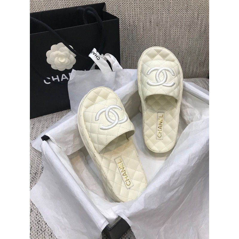 Dép thời trang nữ da thật Chanel = CN or Channel or Chanel với thiết kế thêu dấu C chữ kép siêu xinh
