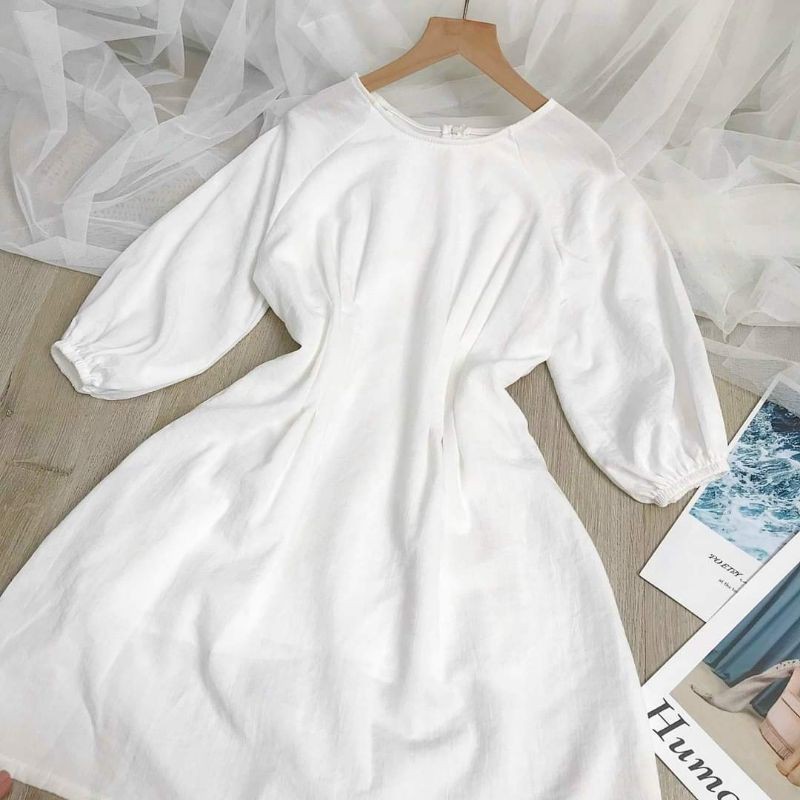 Đầm trắng li eo