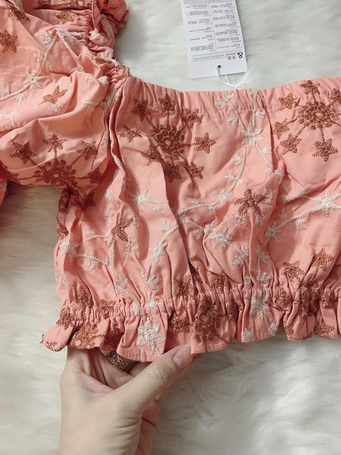 Áo croptop tay phông thêu hoa tuồn