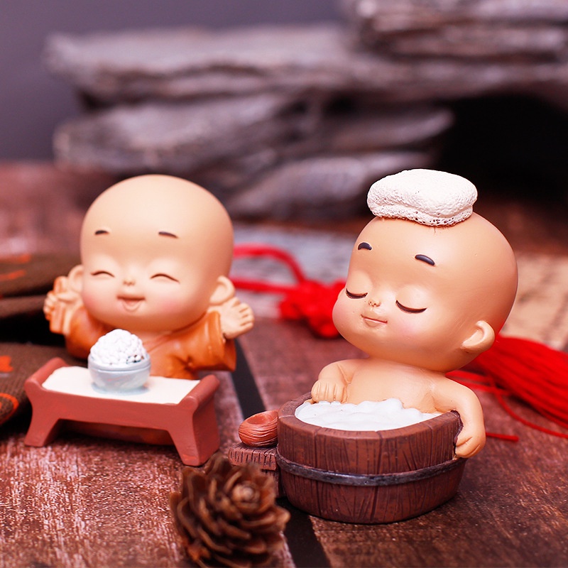 Mô hình tượng chú tiểu: tụng kinh, đọc sách, gõ chuông, gánh củi biểu cảm dễ thương trang trí bàn làm việc quà tặng