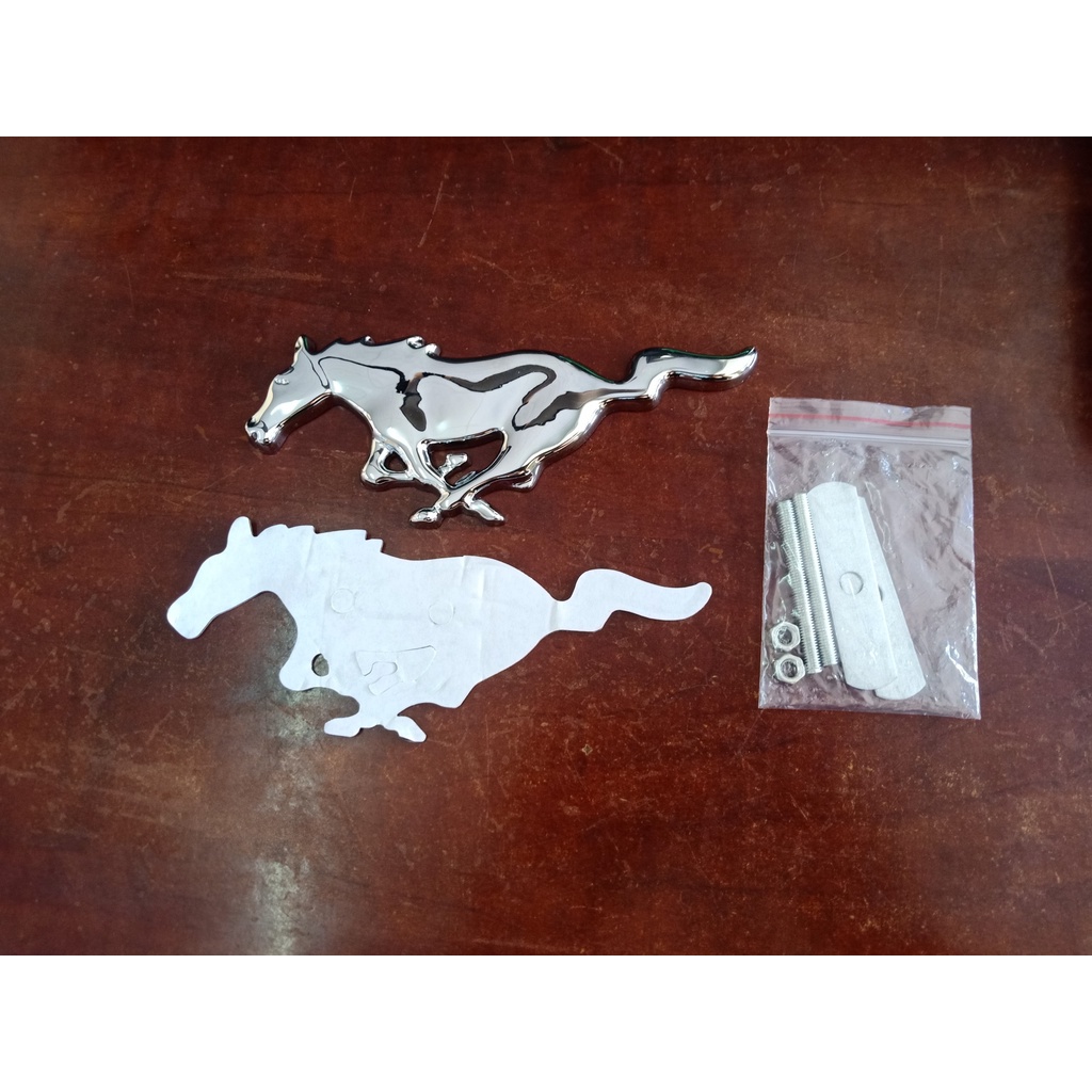 Tem Nổi 3D Kim Loại logo ngựa lớn màu Inox.