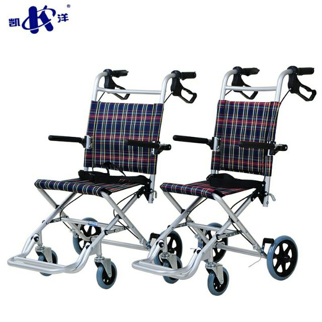 Xe lăn du lịch siêu nhẹ