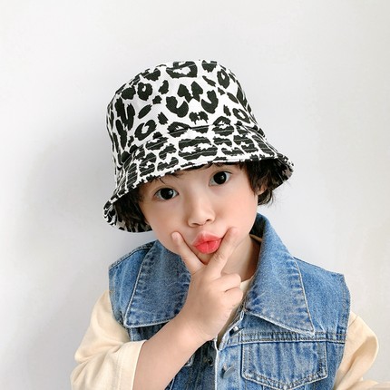 Mũ xô in da báo sành điệu cho bé