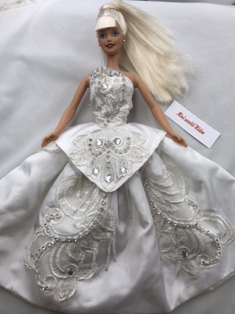 Váy dạ hội dành cho búp bê Barbie chính hãng mã E