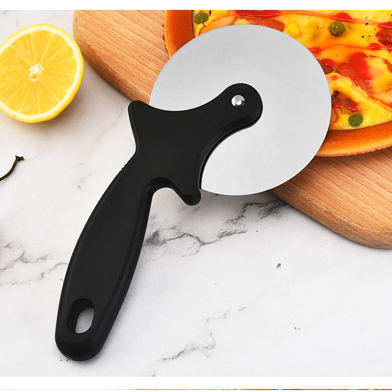 Dao cắt bánh Pizza - Dụng cụ cắt bánh Pizza lưỡi tròn tay cầm đen - Dụng cụ làm bánh