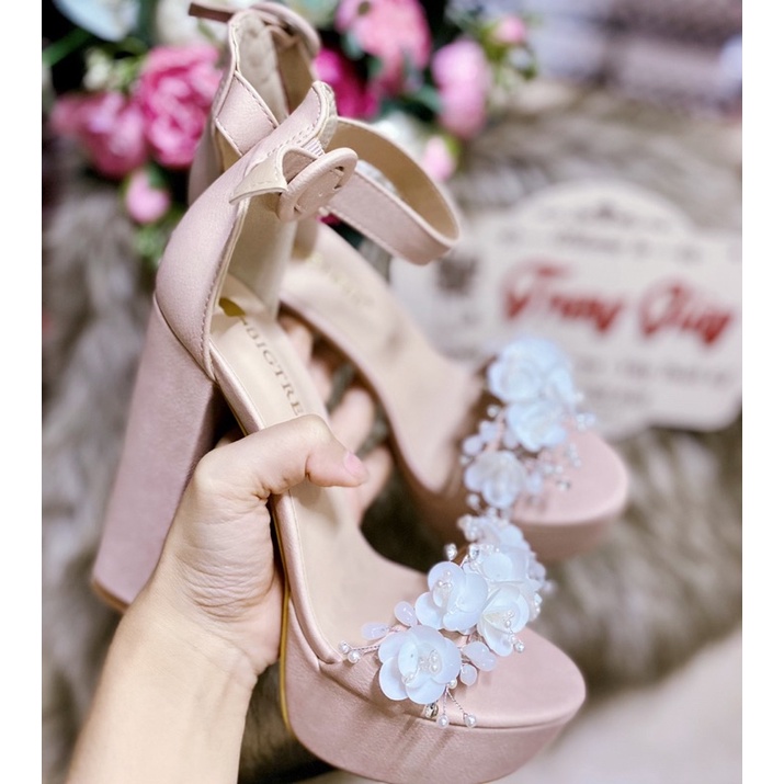 GIÀY CƯỚI, XĂNG ĐAN CƯỚI ĐÚP ĐẾ ĐÍNH HOA NGỌC( Hàng thiết kế làm và gắn đính thủ công, khách chắc lấy mới đặt giúp shop)