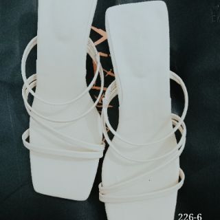 Dép quai mảnh gót tam giác