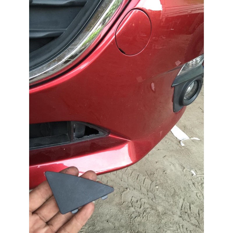 Nắp nhựa tam giác mặt calang Mazda3 2015-2019