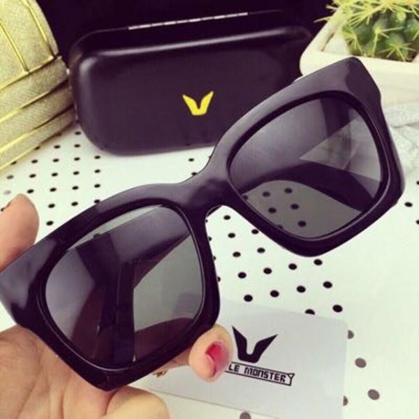 Kính mát nam nữ chữ V phong cách Hàn Quốc ( màu đen ) | BigBuy360 - bigbuy360.vn