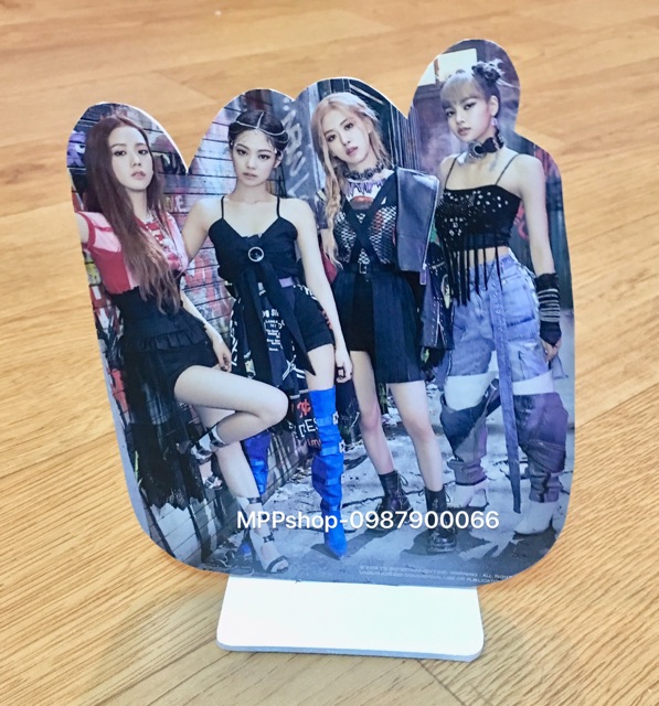 Standee tượng để bảng BLACKPINK mẫu ngẫu nhiên