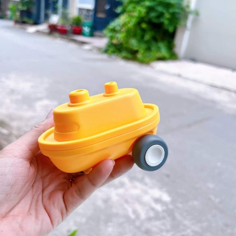 Đồ chơi xe chạy trớn - Quà tặng từ Monte