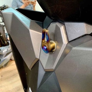 Móc treo đồ titanium