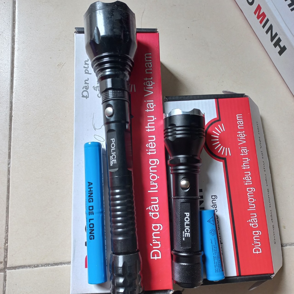Đèn pin Police siêu sáng cầm tay YM-82 cao cấp-pin sạc 2300mah- chiếu xa 300m, chống nước 3 chế độ sáng