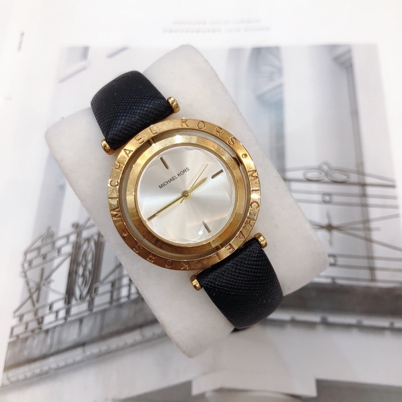 Đồng hồ nữ thời trang mặt xoay độc đáo Michael Kors giá sốc,sale sập sàn