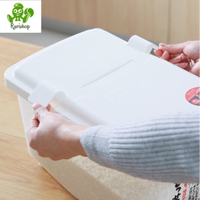 Thùng đựng gạo Inomata Nhật Bản 10kg có nắp bật, ca đong, bánh xe tiện lợi