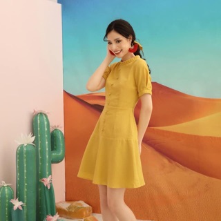 Đầm cổ xếp ly nút bọc dáng basic