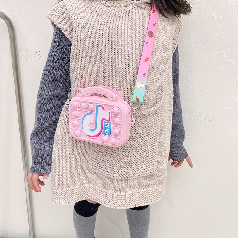 Túi Đeo Chéo Vai Bằng Silicone Thời Trang Dành Cho Bé Gái