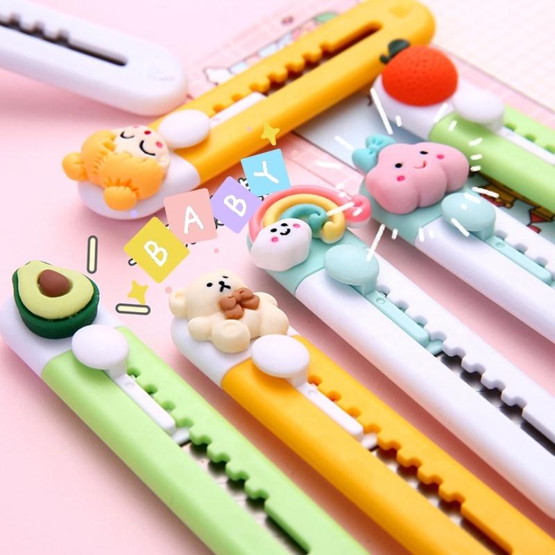 Dao rọc giấy mini gắn hình ngộ nghĩnh, dao đa năng dễ dàng sử dụng bỏ túi cho học sinh và văn phòng.