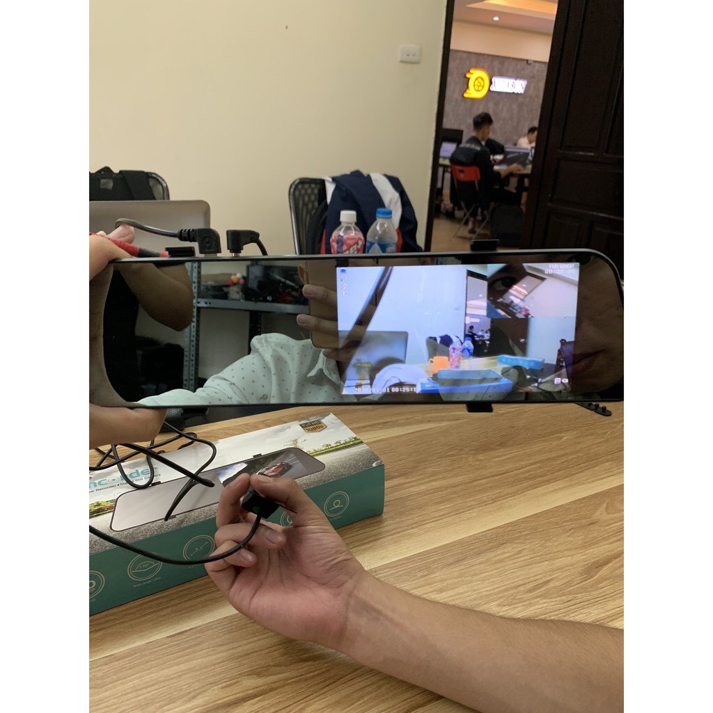 Camera hành trình kẹp gương màn 5.5inch
